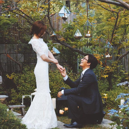 “本日結婚式”ペ・ヨンジュン、自宅でダイヤの指輪を！　女優パク・スジンにしたプロポーズは？