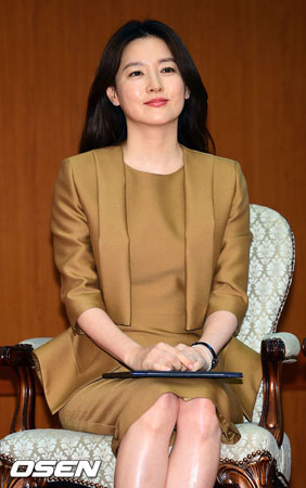 女優イ・ヨンエ、DMZ地雷爆発で足切断の兵士に500万円を寄付