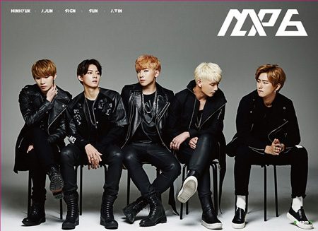 新人グループ「M.A.P.6」、“ロールモデル”「SHINHWA」と同じステージに立つ