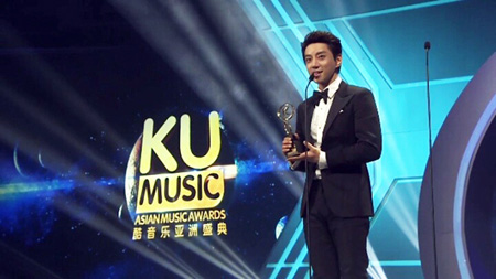 “中国進出3か月”歌手ファン・チヨル、「最も実力のある歌手賞」受賞