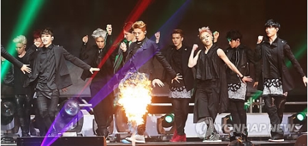 KRISの訴訟に揺れる「EXO」、新曲が韓中の音楽番組で1位