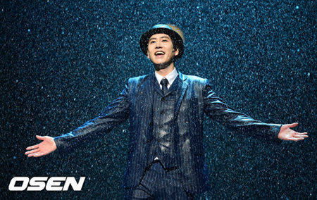「SJ」キュヒョン、雨のステージで熱演