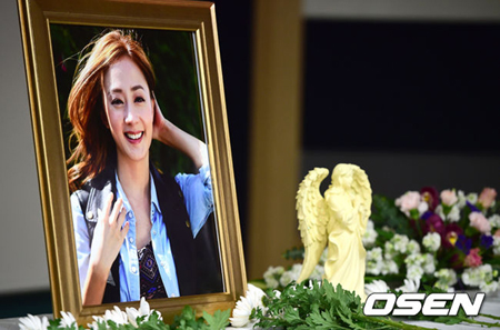 米国で不慮の事故死…歌手ジョアン、韓国で追悼式
