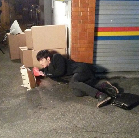 俳優チ・チャンウク、厳しい寒さの中で熱く撮影中
