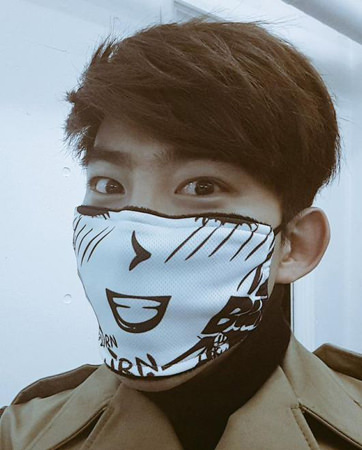 「2PM」テギョン、愉快なマスクで愛嬌炸裂