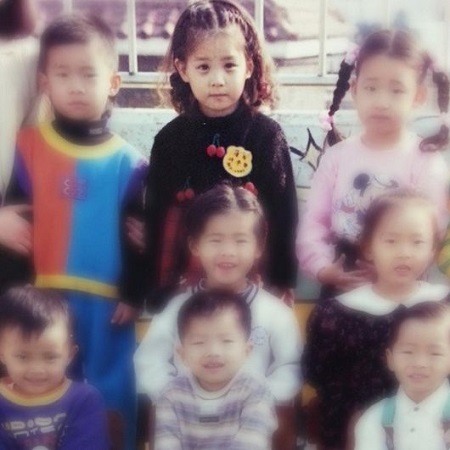 「少女時代」ソヒョン、子供の日を迎え子供のころの写真を公開“人形みたい”
