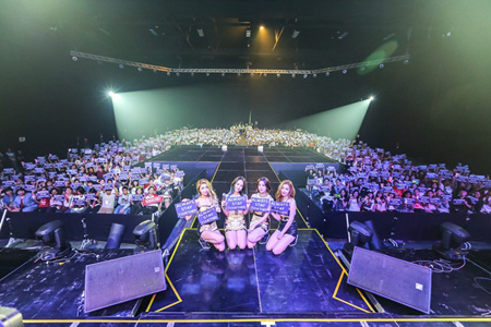 「Wonder Girls」、涙のタイファンミーティング…ファン2000人が歓声