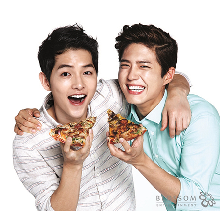 “大人気”ソン・ジュンギ＆パク・ボゴム、韓国ドミノ・ピザのモデルに“国宝級ブロマンス”