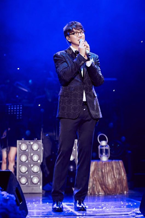 歌手ソン・シギョン、暴雨に訪れた観客にクリーニングクーポンを贈呈