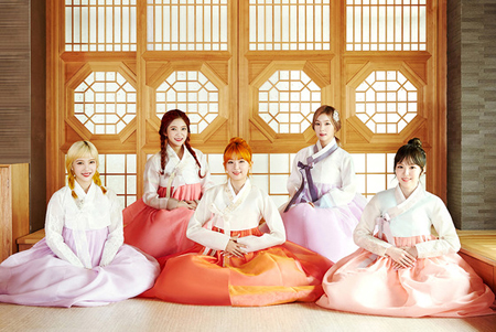 「Red Velvet」、韓服姿であいさつ「楽しく幸せな秋夕（旧盆）を」