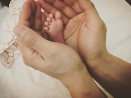 歌手キム・ウォンジュン、第一子誕生して初の写真公開 「すでに親バカ」