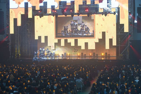「Block B」、コンサートのようなオープニングで大盛り上がりのファンミ開催