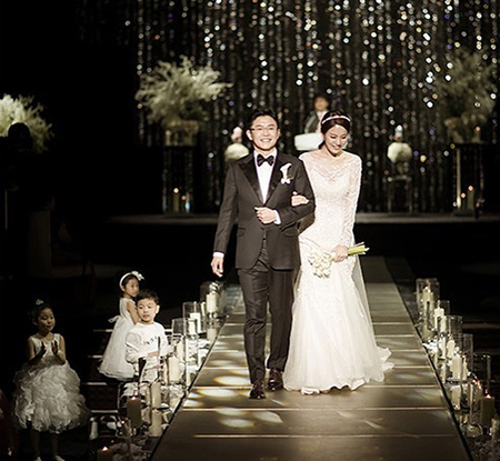 モデルのヤン・ユンヨン、SNSで結婚を報告 「健康で幸せな家庭を築いていく」