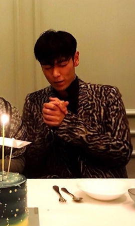 「BIGBANG」T.O.Pの近況公開…誕生日ケーキの前で祈る姿に視線集中