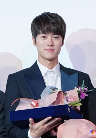 俳優コンミョン（5urprise）、アジア文化経済大賞で俳優賞を受賞…“韓流スター”を立証