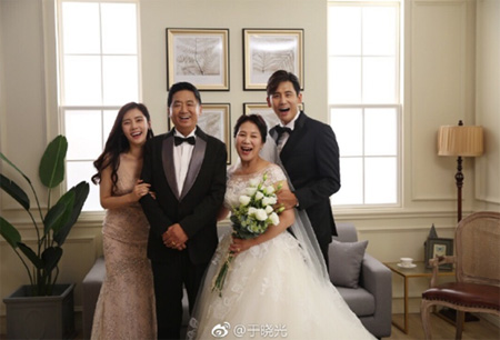 “中韓夫婦”女優チュ・ジャヒョン＆俳優ユー・シャオグァン（于暁光）、家族写真を公開