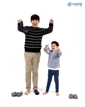 “子だくさんパパ”のパク・チホン（V.O.S）、父と子の遊びコンテンツサービスのモデルに