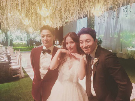 “SOL（BIGBANG）の兄”ドン・ヒョンベ、弟夫妻の結婚を祝福…「花道だけを歩こう。幸せだ」