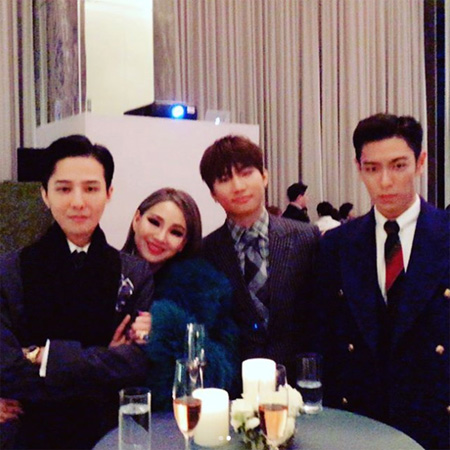 “兵役中”T.O.P（BIGBANG）、SOL＆ミン・ヒョリンの結婚式に出席…公開された写真が話題