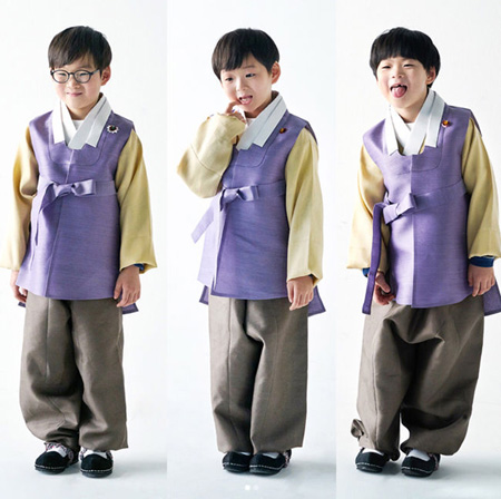 俳優ソン・イルグクの三つ子の息子、可愛らしい韓服姿を公開！
