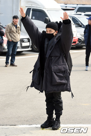 SOL（BIGBANG）、入隊現場に駆けつけた国内外のファン一人ひとりと目を合わせあいさつ「サンキュー」