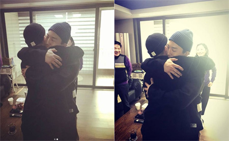 “兄弟愛”俳優ドン・ヒョンベ、弟SOL（BIGBANG）の入隊を応援「りりしい姿にウルッとくる」