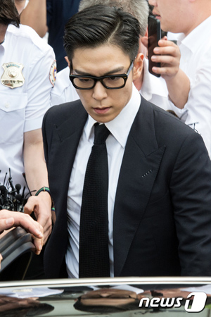 T.O.P、「BIGBANG」の新曲「花道」発売が兼職禁止規定違反か…兵務庁が検討中