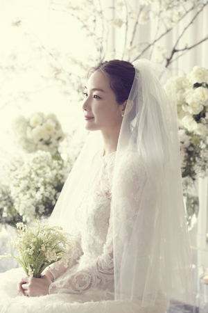 “電撃結婚”女優チェ・ジウ、ウェディング写真を公開