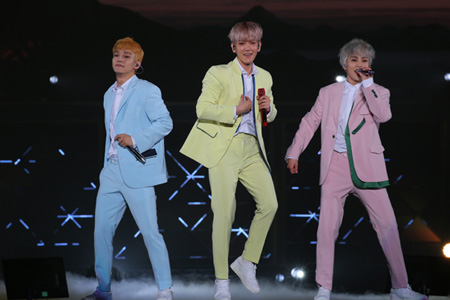 「EXO-CBX」、初の日本全国アリーナツアーが開幕！　横浜アリーナ1万3千人が熱狂