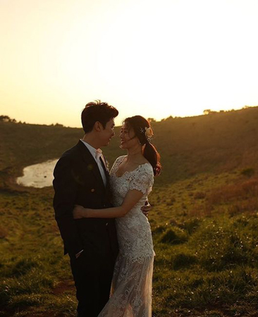 俳優カン・ギョンジュン＆女優チャン・シニョン、25日挙式終えるも…新婚旅行はせず
