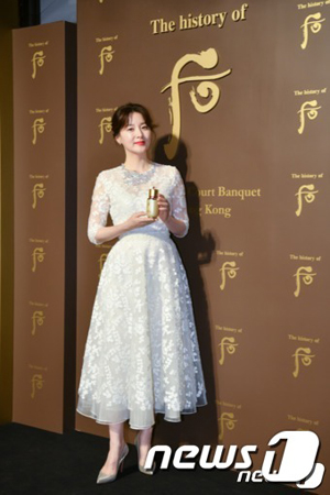女優イ・ヨンエ、香港のイベントで日常を語る「子どもたちが小学校に入学した」