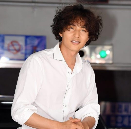 「PHOTOソウル」ウォンビン、ファンサイン会に出席…個性溢れるヘアスタイル KPOP、韓国エンタメニュース、取材レポートならコレポ！