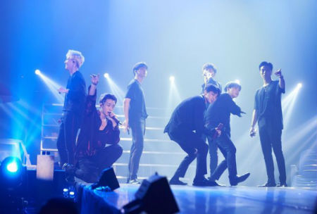 「iKON」、タイ・バンコク公演も大盛況…熱い大合唱＋感動イベント