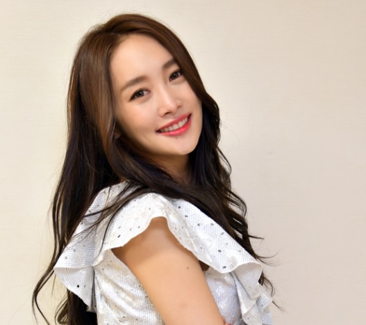 「個別インタビュー」NICOLE(ニコル)“初めてのウォーキングも楽しみました! 12月の公演も期待してください” KPOP、韓国エンタ