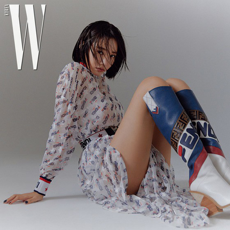 【トピック】女優コ・ジュンヒ、最新ファッション誌で“グラビアの匠”らしさを見せる