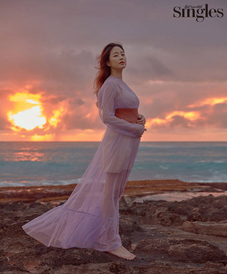 女優キム・ヒョジン、妊娠6か月のマタニティフォトをハワイで撮影
