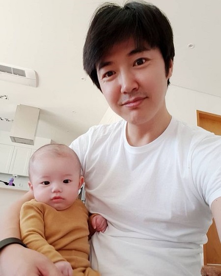 俳優ユン・サンヒョン、そっくりな息子との写真を公開