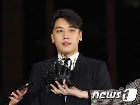 ”被疑者”V.I（BIGBANG）、カカオのチャットに参加していた「有名歌手」を召喚＝警察