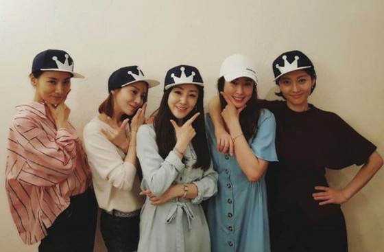 トレンドブログ Skyキャッスル で共演の女優5人が再会 お揃いの帽子でハイ ポーズ K Pop 韓国エンタメニュース 取材レポートならコレポ