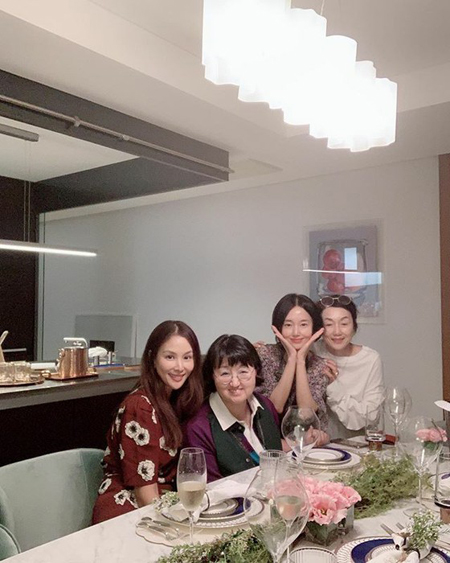 【トピック】女優コ・ソヨン、イ・ジョンヒョンの新居訪問時の写真を公開