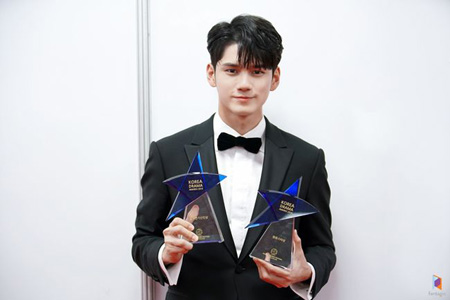 俳優オン・ソンウ（元Wanna One）、「2019 KOREA DRAMA AWARDS」で2冠王