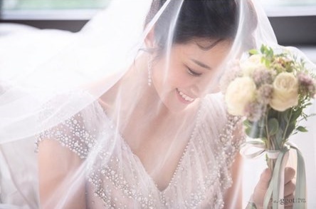 28日俳優イ・ワンと結婚するイ・ボミ、ウエディングドレス姿を公開