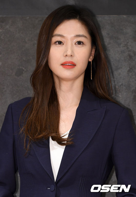 女優チョン・ジヒョン、賃貸料減免の疑い浮上…「中間の管理人と錯誤が生じた」と釈明