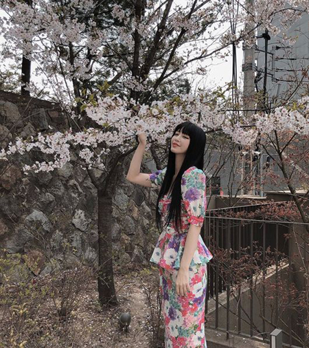 女優ハン・イェスル、桜も満開の“女神ビジュアル”公開