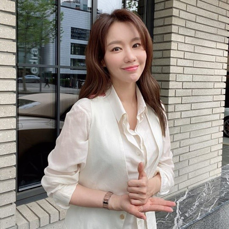 女優キム・アジュン、「新型コロナウイルス医療陣を尊敬」…“おかげさまチャレンジ”参加