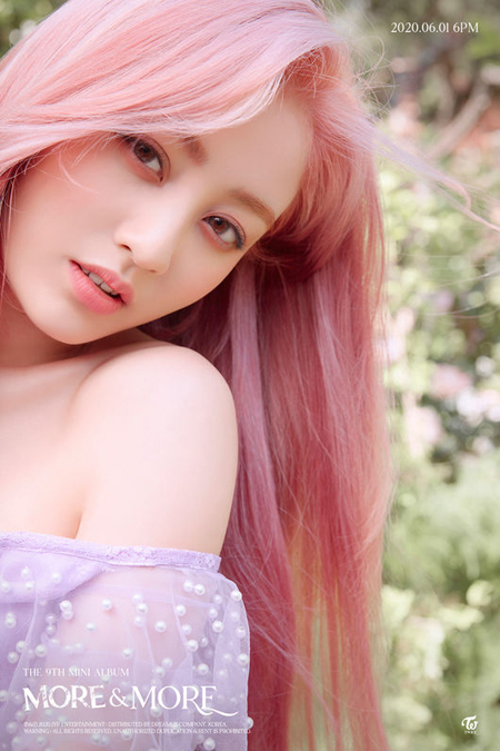 TWICE」ジヒョ、「MORE ＆ MORE」ティザー公開“神秘的な美しさ” | K