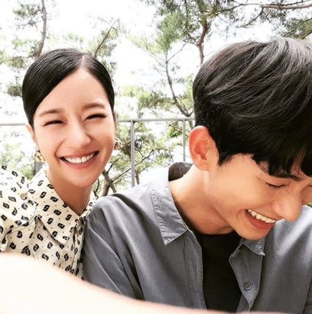 キム・スヒョン／ソ・イェジ　サイン　写真　韓国ドラマ　サイコだけど大丈夫 キム・スヒョン、「サイコだけど大丈夫」で共演のソ・イェジと“恋人感