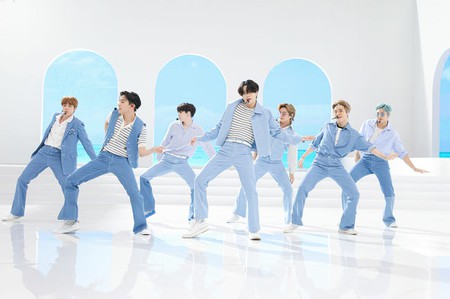 「BTS（防弾少年団）」、米国の人気朝番組に出演…2曲を熱唱