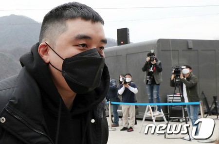 V.I（元BIGBANG）、16日に軍裁判所の法廷へ＝売春あっせん・遠征賭博などの容疑