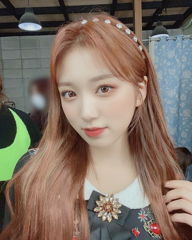 IZ*ONE」矢吹奈子、明るいヘアカラーもよく似合う妖精ビジュアル